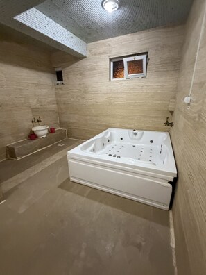 Hair dryer, towels, soap, shampoo - Mehmetoğulları Thermal Resort (Yozgat sarikaya)