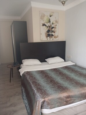 Desk, laptop workspace, free WiFi - Mehmetoğulları Thermal Resort (Yozgat sarikaya)