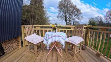 Kabin | Tempat makan outdoor