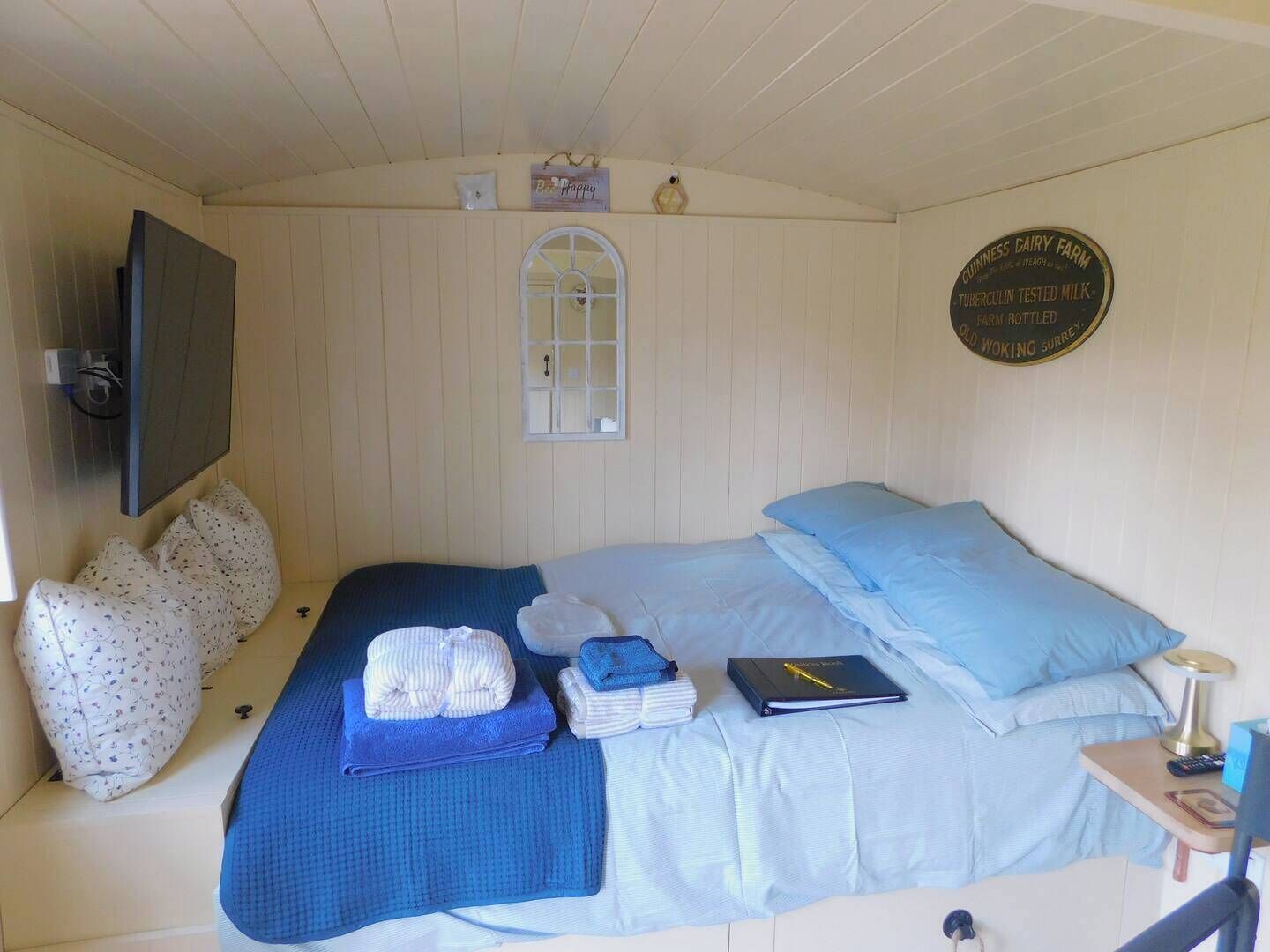 Cabin | 1 bedroom, iron/ironing board, free WiFi, bed sheets