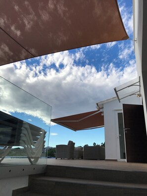 Terrace/patio - Luxury villa with stunning sea views, walking distance from El Portet beach. (Teulada)