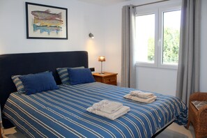 4 chambres, fer et planche à repasser, Wi-Fi, draps fournis