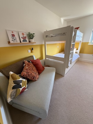 House, Smoking | 5 bedrooms, desk, Internet