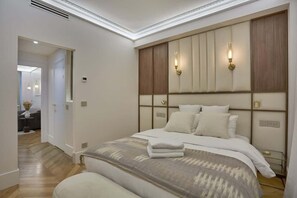 2 makuuhuonetta, silitysrauta/-lauta, vauvan matkasänky, Wi-Fi