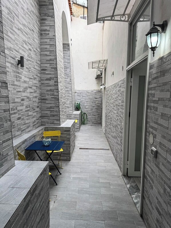 屋外ダイニングエリア