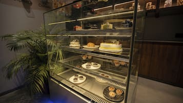 Colazione a buffet, servita tutte le mattine (450 INR a persona)