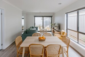 Dining - Close to town & hospital, quiet & private location (Sale)