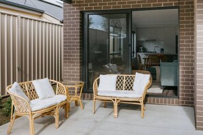 Outdoor dining - Close to town & hospital, quiet & private location (Sale)