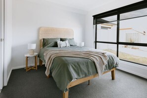 Desk, iron/ironing board, travel crib, free WiFi - Close to town & hospital, quiet & private location (Sale)