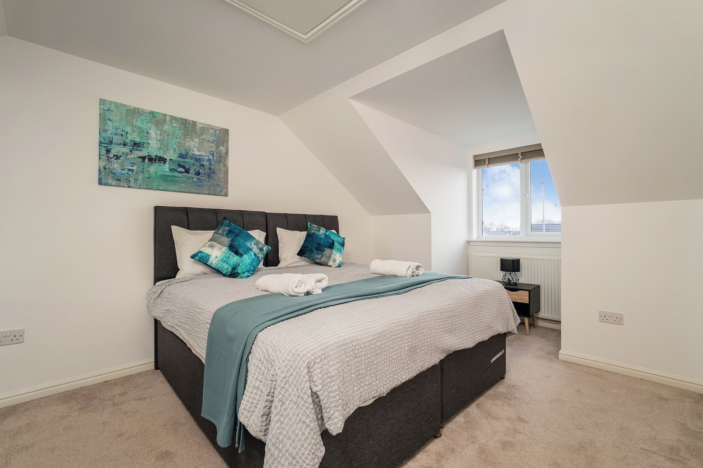 3 bedrooms, iron/ironing board, WiFi, bed sheets