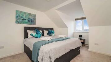 3 bedrooms, iron/ironing board, WiFi, bed sheets