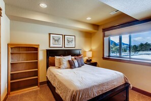 House, Multiple Beds (Apartment)