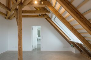 Interior - Scandinavian Calm Meets Latin Soul – Schwabing Retreat with Frauenkirche Views (München)