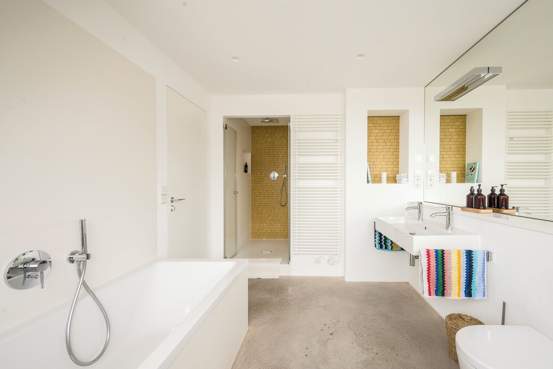 Doccia, asciugacapelli, bidet, asciugamani