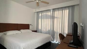 Apartment | Blackout curtains, free WiFi