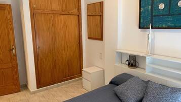 2 chambres, fer et planche à repasser, lit parapluie, Wi-Fi gratuit