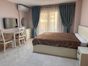 1 bedroom, bed sheets