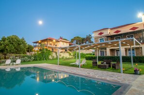 Outdoor pool - Omega Estate Resorts - Villa Paradiso (Zakynthos)