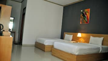 Deluxe Twin Room, Garden View | Living area