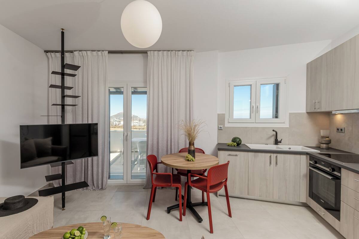 Deluxe Suite, Balcony, Sea View | Private kitchen | Full-size fridge, oven, stovetop, cookware/dishes/utensils