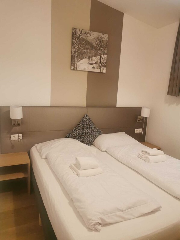 2 bedrooms, iron/ironing board, WiFi, bed sheets