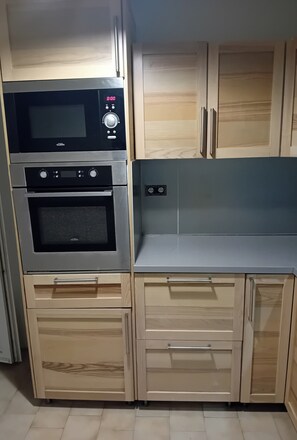 Private kitchen - Provencal villa near Avignon with above-ground pool (Morières-lès-Avignon)