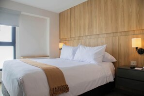 3 habitaciones, tabla de planchar con plancha, wifi y ropa de cama