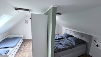 3 slaapkamers, een kluis op de kamer, een bureau