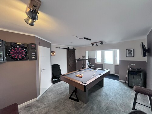 Schuppen 30 bei Hamburg zwischen den Meeren. Billard, Dart, Sauna, sehr luxuriös