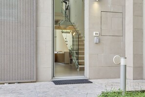 Exterior detail - Design Loft with Private Garden | Portello (Milano)