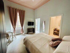 Studio Deluxe, balcon | Coffre-fort, bureau, fer et planche à repasser, accès au Wi-Fi (inclus)