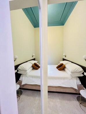 Comfort Twin Room, Balcony | In-room safe, desk, iron/ironing board, free WiFi