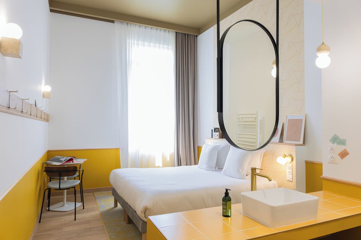 Quarto casal luxo, vista para o jardim | Cortinas blackout, quartos à prova de som, Wi-Fi de cortesia