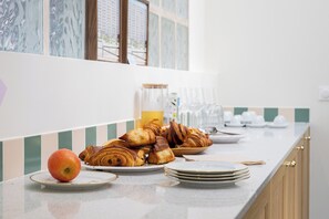 Daily continental breakfast (EUR 13 per person) - Grand Juste (Marseille)