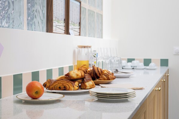 Daily continental breakfast (EUR 15 per person)