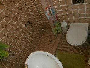 Hårføner, håndklær, såpe og toalettpapir
