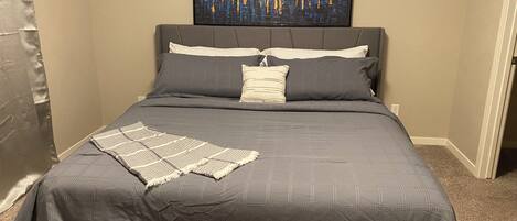 3 bedrooms, iron/ironing board, WiFi, bed sheets