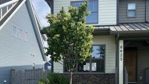Exterior - Mahogany's Comfy Haven (Calgary)