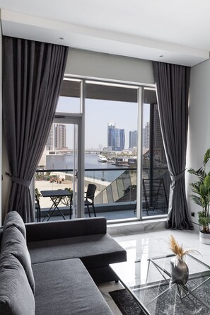 House, Accessible | 1 bedroom, Internet - Bright 1BD Near Burj Khalifa (Dubai)