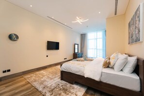 2 bedrooms - Lux Apt w Gorgeous Canal Views 2BR 2 5BA (Dubai)