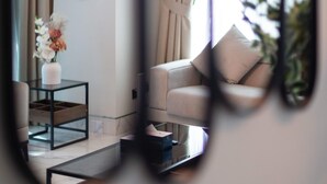 House - LUX Corner Unit w Canal View (Dubai)