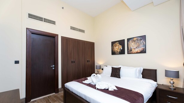 House - LUX Corner Unit w Canal View (Dubai)