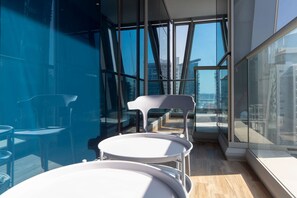 House - LUX Corner Unit w Canal View (Dubai)