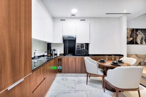 Studio, Accessible - LUX Studio Near Burj w Canal Views (Dubai)