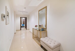 3 bedrooms - Luxury 3BR Sarai Apt Sea View (Dubai)