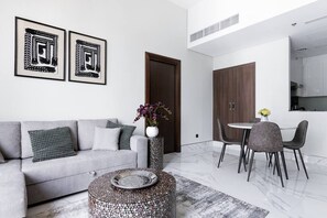 Exterior - Premium Corner Apt 1BD in Jone w Canal View (Dubai)