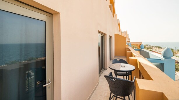 Unclassified image, 1 of 64, button - Stunning 2BR Apt Palm Jumeirah (Dubai)
