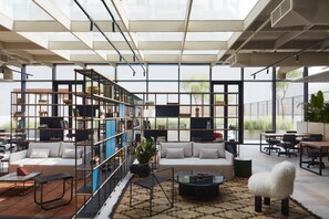 Apartment - Modern Studio at Upside Living With Burj Khalifa View by Simply Comfort (Dubai)