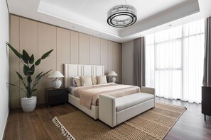 3 bedrooms, Internet - Luxurious 3Br Apt in Nobles Tower Full Burj View (Dubai)