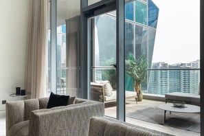 2 bedrooms - Amazing 2Br 2Ba Canal View at Businessbay (Dubai)